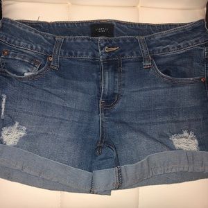 CELEBRITY PINK DENIM SHORTS